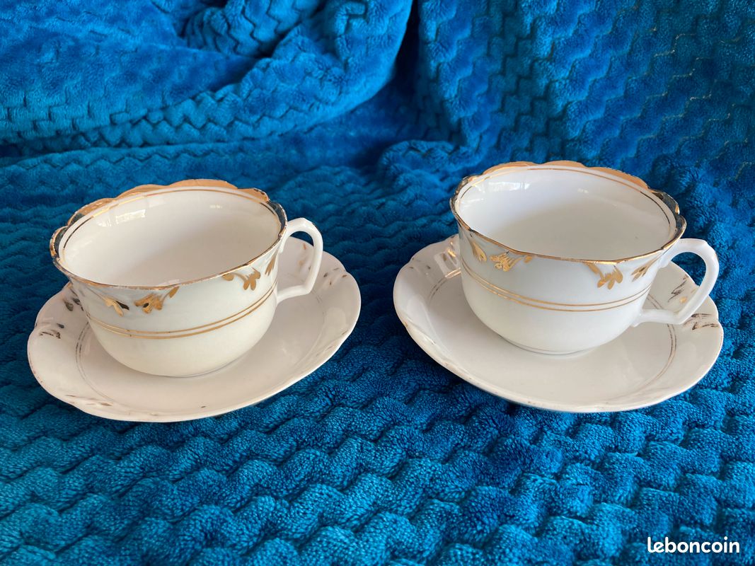 2 anciennes tasses à thé/ café porcelaine Limoges blanc/or (image 1)