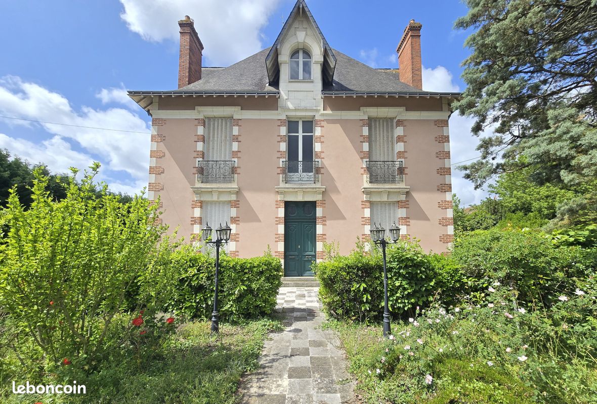 Maison 10 pièces 265 m² · à Sablé-sur-Sarthe · 265 m² · 415 000 €