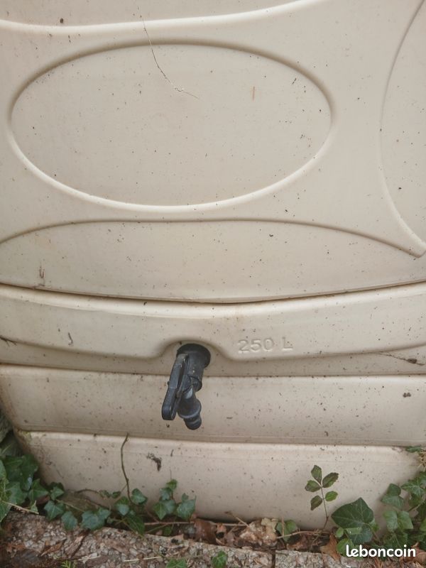 Grand récupérateur réservoir d'eau 250L avec robinet (image 2)