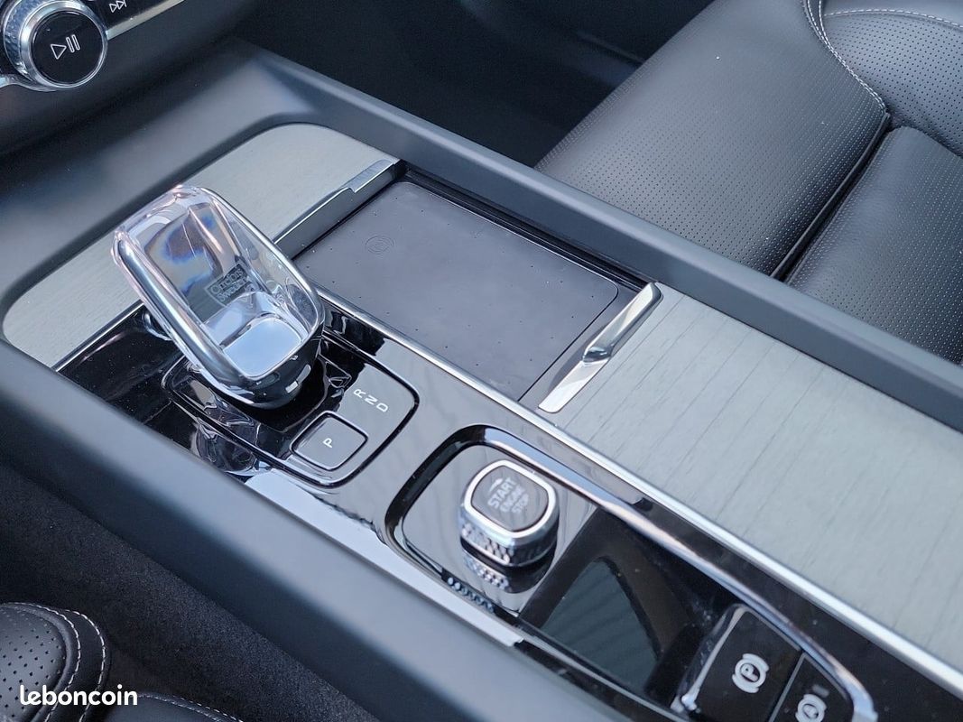 VOLVO XC60 T6 AWD Hybride rechargeable 253 ch+145 ch Geartronic 8 Ultra Style Dark (image 24)