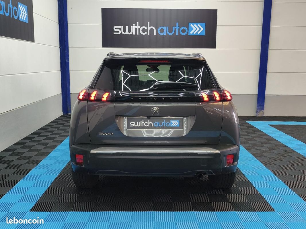 PEUGEOT 2008 1.2i ESSENCE 12V S&S 100 CV Allure Pack / KEYLESS / SUIVIE COMPLET / GPS / CAMERA RECUL / GARANTIE (image 5)