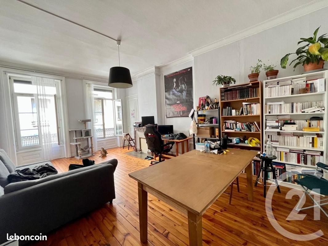 Appartement 2 pièces 67 m² · à Saint-Étienne · 67 m² · 75 000 €