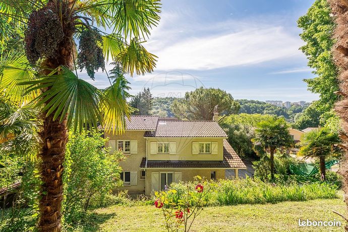 Maison 7 pièces 230 m² — 3