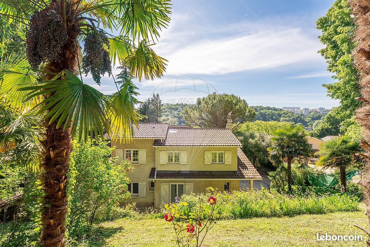 Maison 7 pièces 230 m² · à Collonges-au-Mont-d'Or · 230 m² · 785 000 €