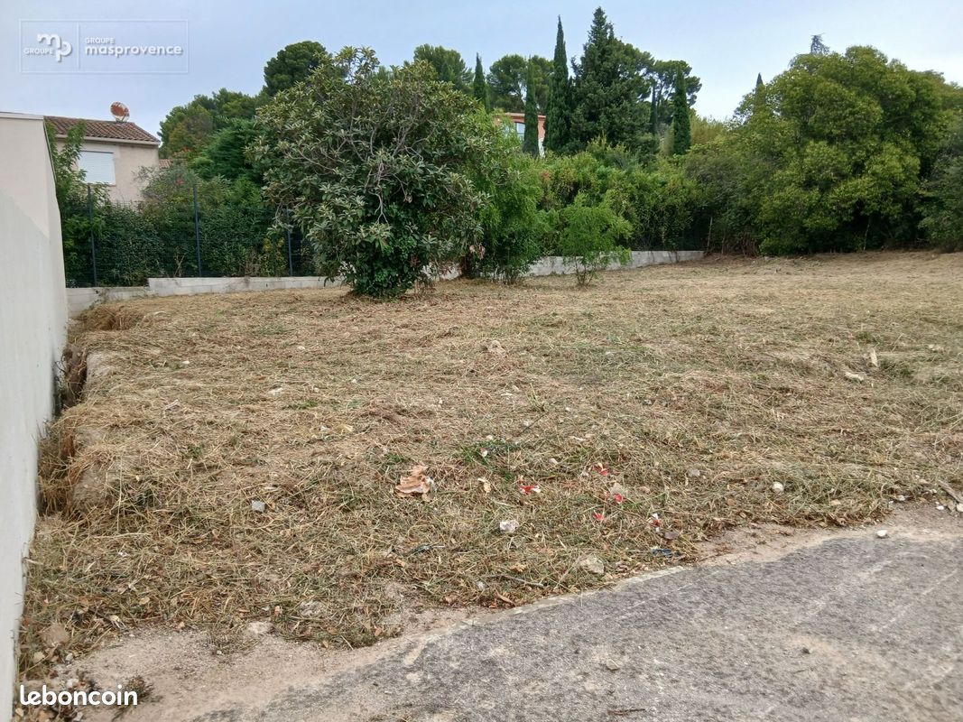 Terrain à bâtir de 742 m² à MARSEILLE 12E (13) · 550 000 €