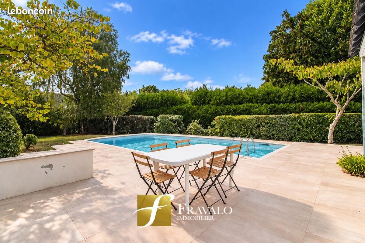 Maison 10 pièces 171 m² · à Arradon · 171 m² · 1 030 000 €