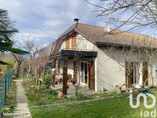 Villa 6 pièces 145 m²