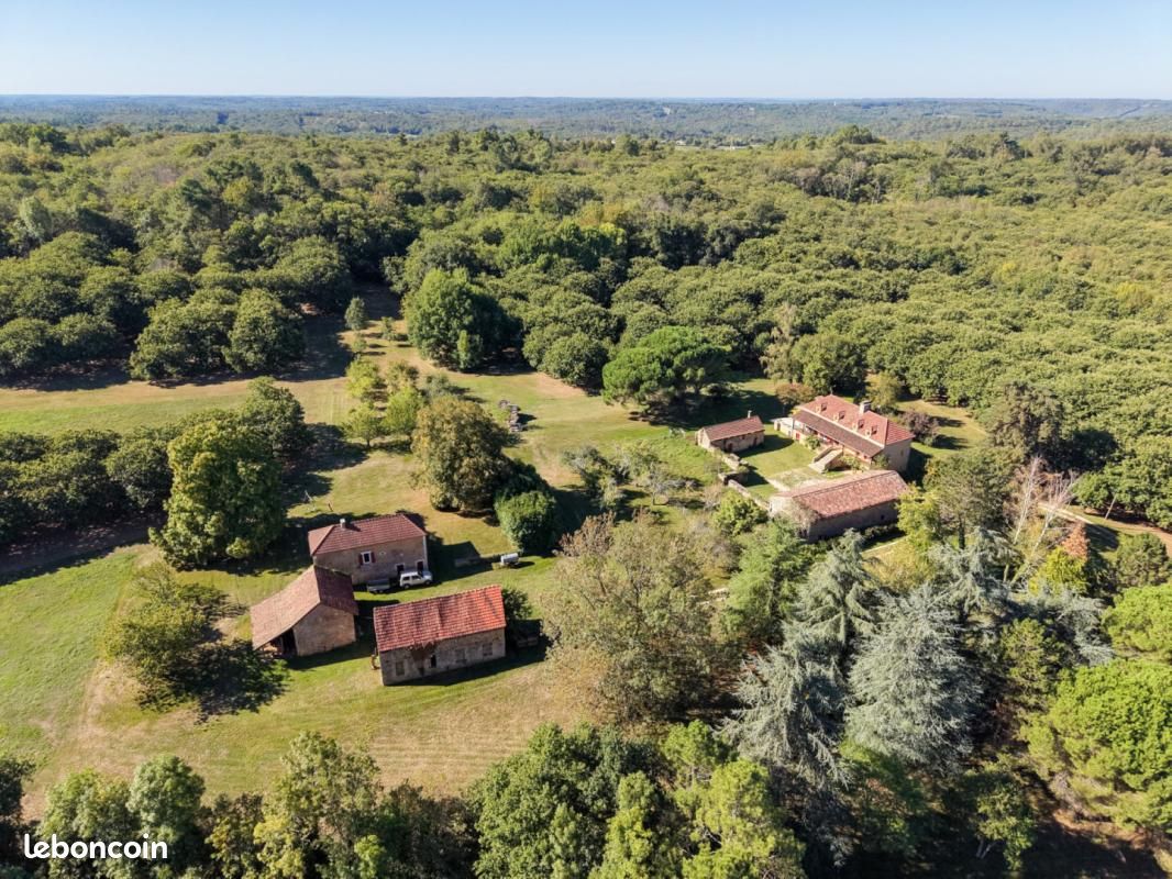 Maison 10 pièces 230 m² · à Sarlat-la-Canéda · 230 m² · 698 000 €