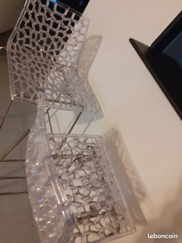 2 chaises de Bar transparentes (image 1)