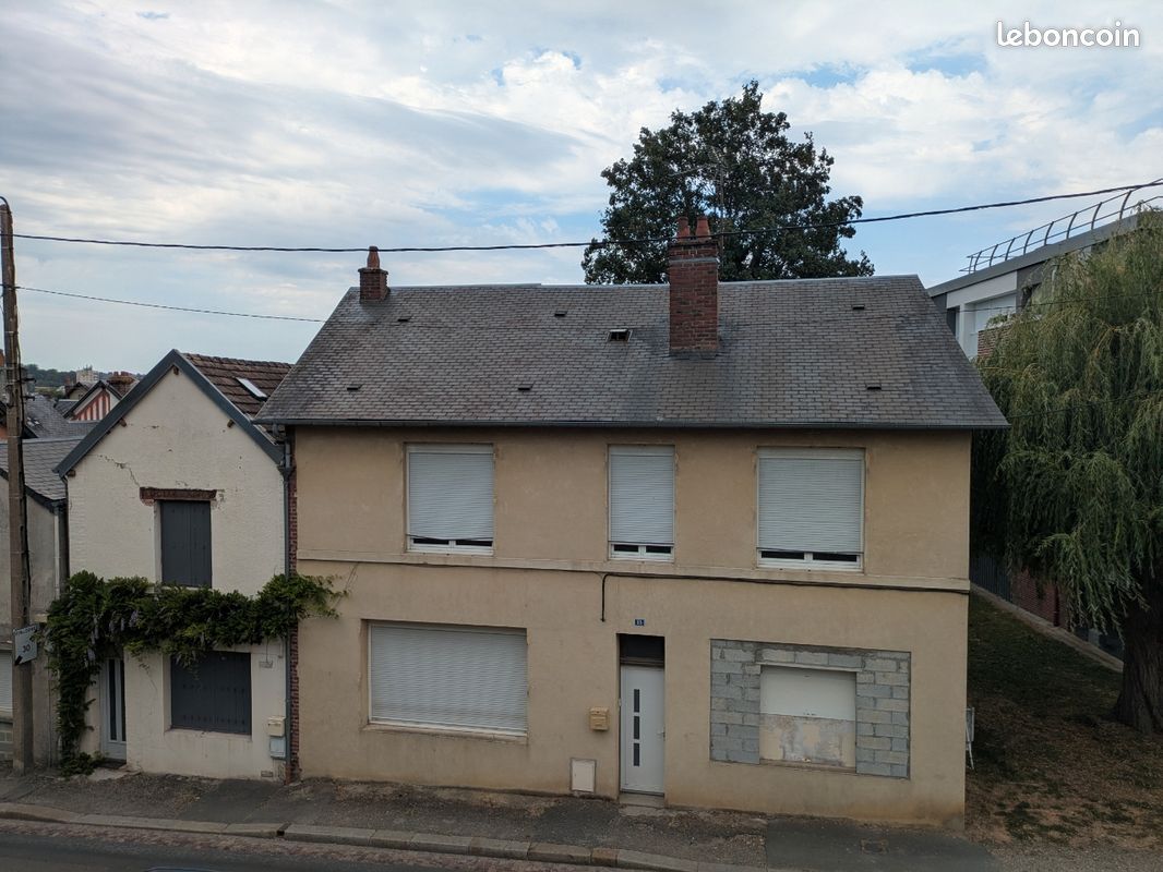Maison 8 pièces 150 m² · à Lisieux · 150 m² · 150 000 €