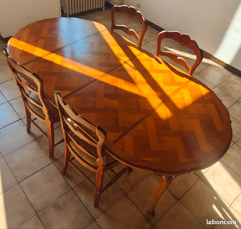 Table ancienne extensible avec 2 rallonges et 4 chaises assorties (image 2)