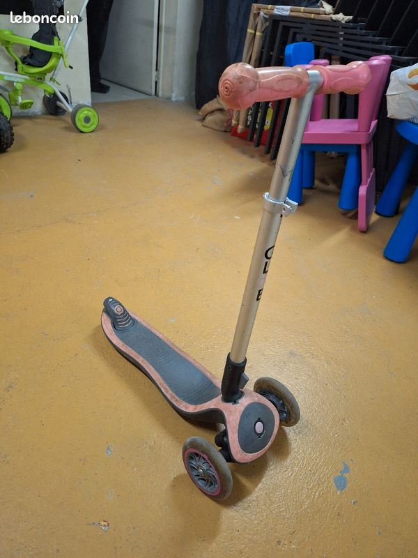 Trottinette globber lumineux rose (image 3)