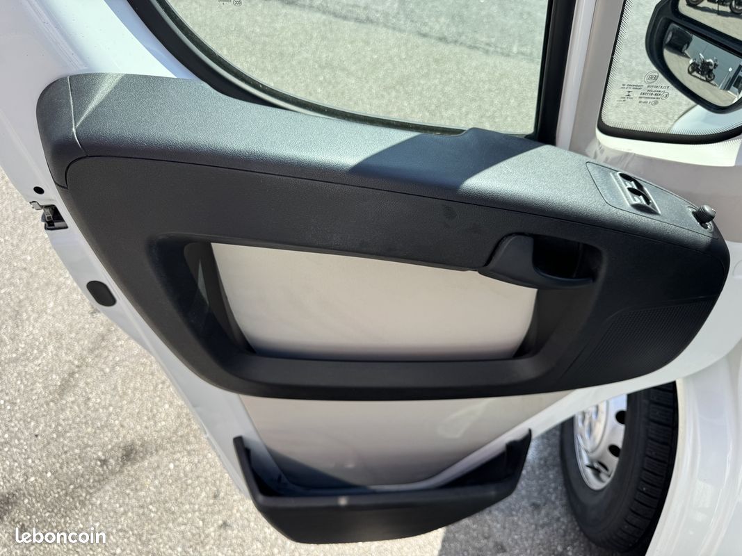 Peugeot BOXER FG 2.0 BLUEHDI 130CV 15 825 HT PLB AUTO (image 13)