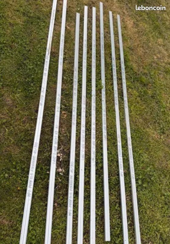 Lot de 8 ossatures métalliques pour placo. Dimensions : Longueur 2,5 m (image 1)