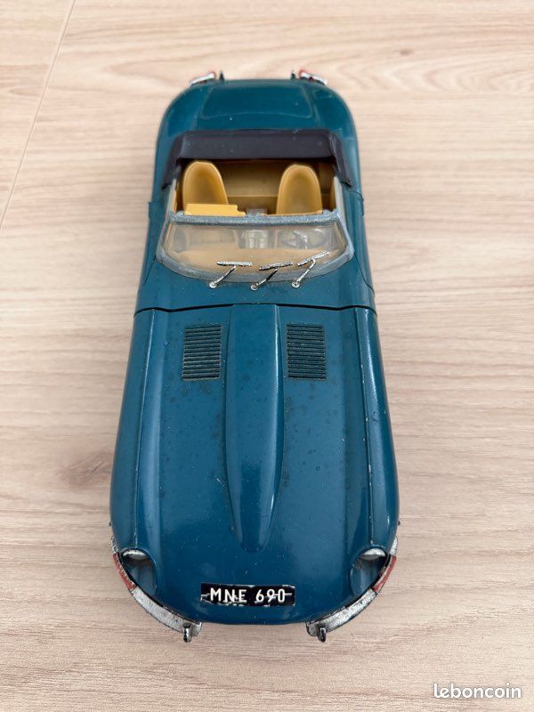 Voiture miniature Jaguar Type E (XK-E) 4.2L 1/16 – pour collection / restauration (image 3)