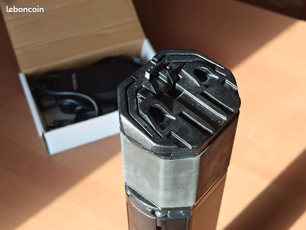 Batterie neuve Bosch PowerTube 500 Wh + chargeur d'origine - Équipements vélos