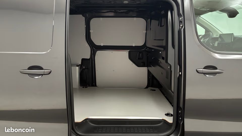CITROEN JUMPY III Phase 2 FOURGON STANDARD « M » 2.2 Blue HDI 150 EAT8 03 PLACES NEUF avec 2 PORTES LATÉRALES + HABILLAGE BOIS COMPLET + PACKS LOOK – CONNECTIVITÉ – CAMÉRA ( Prix de Vente 29 990 HT ) (image 10)
