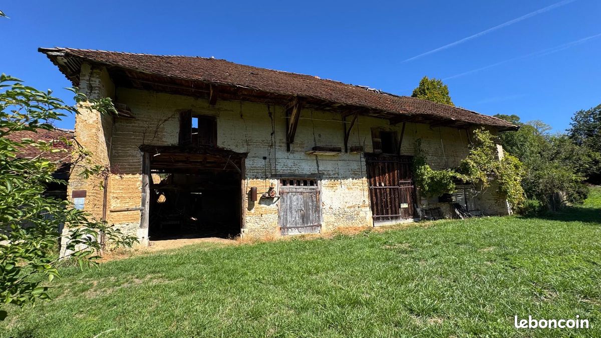 Maison 4 pièces 270 m² · à Saint-Geoire-en-Valdaine · 270 m² · 47 000 €