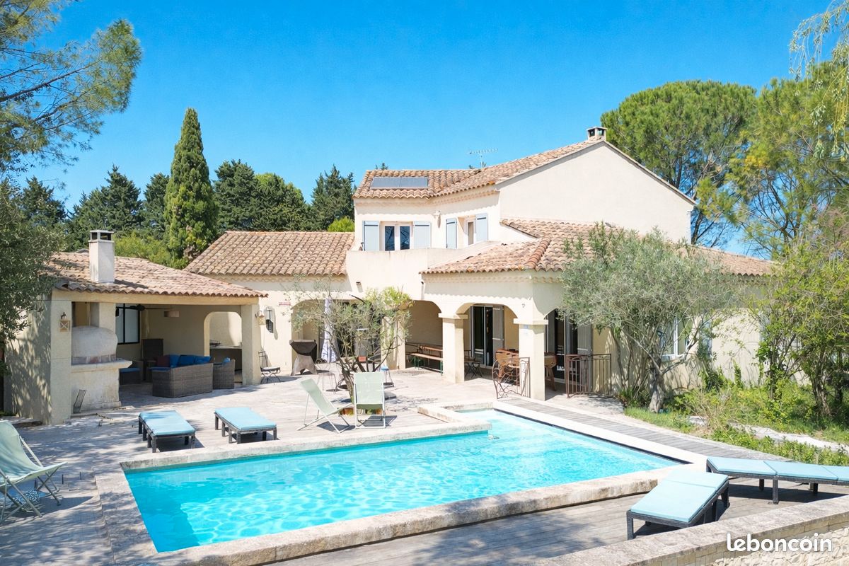 Maison 5 pièces 220 m² · à Althen-des-Paluds · 220 m² · 649 000 €