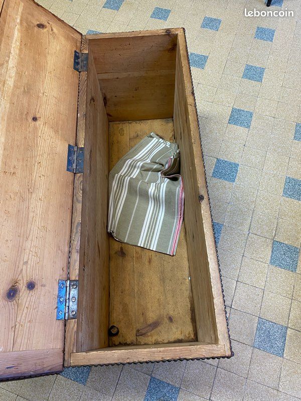 Coffre ou Bout de lit fin 19 eme garniture cuir (image 6)