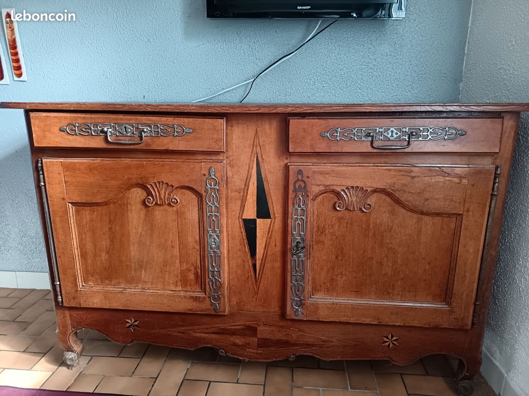 Buffet en merisier marqueté (image 1)