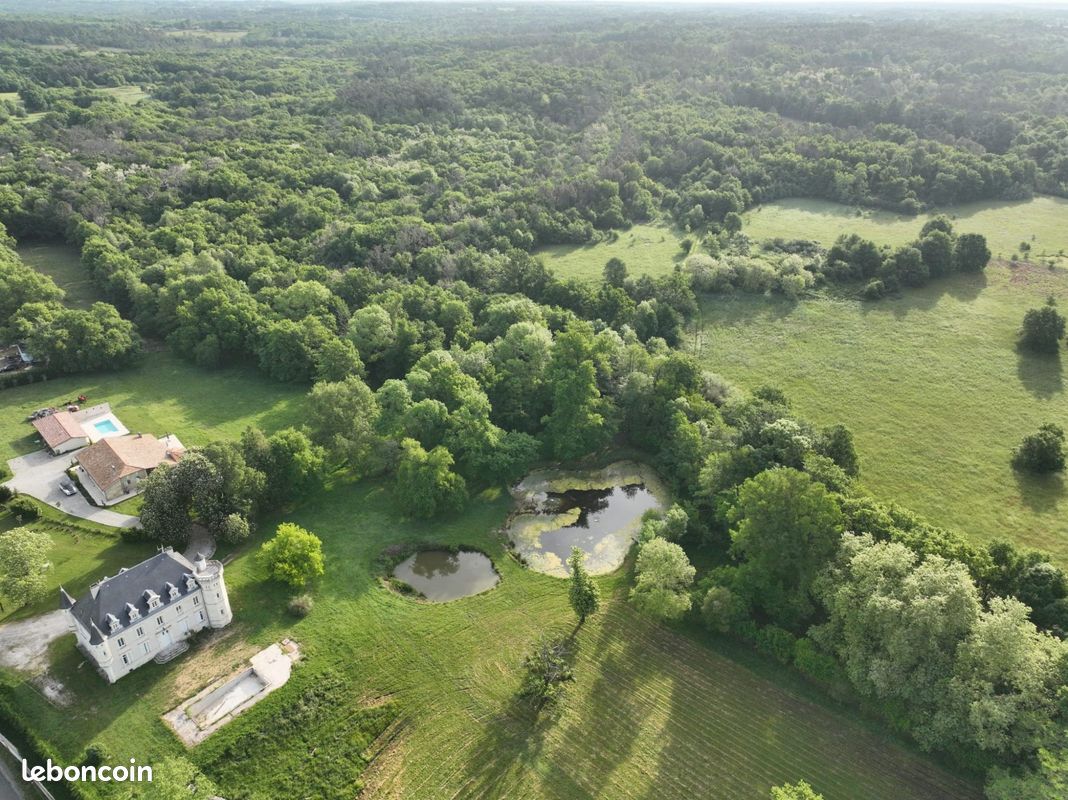 Maison 15 pièces 850 m² · à Coutras · 850 m² · 1 895 000 €