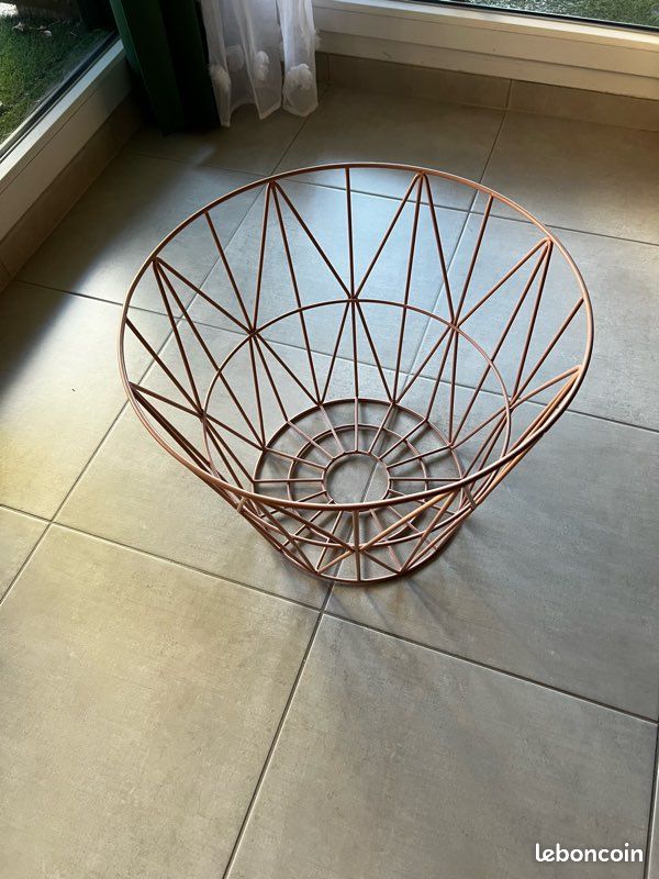 Panier en métal rose (image 3)