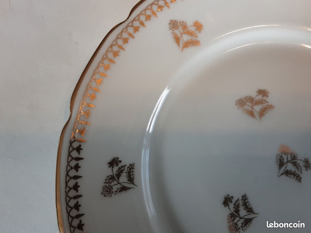 Service dessert porcelaine de Limoges, un plat de service 27cm et 8 assiettes à dessert 18 cm très finement décorées (image 4)