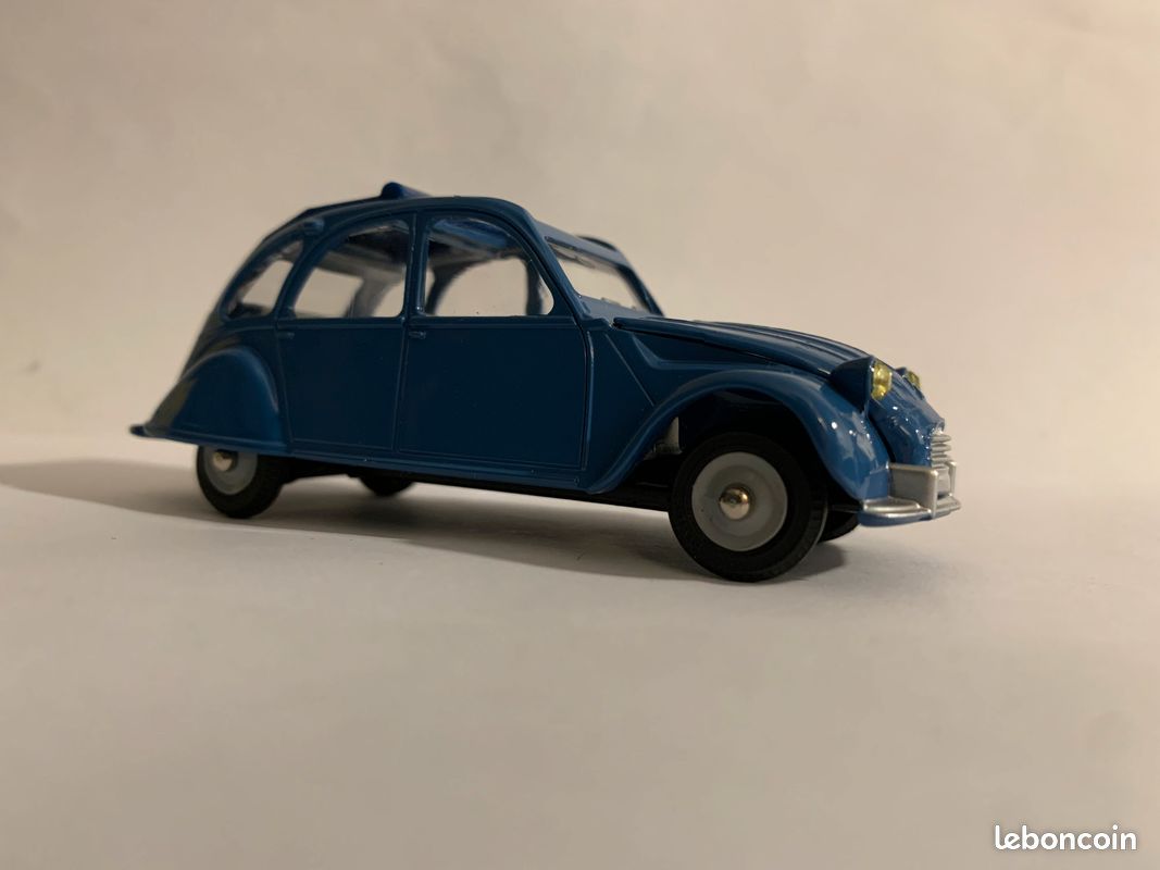 Voiture Miniature Dinky Toys France N°558 - Citroën 2CV AZLP - Roues Concaves, échelle 1/43 (1962-70)
