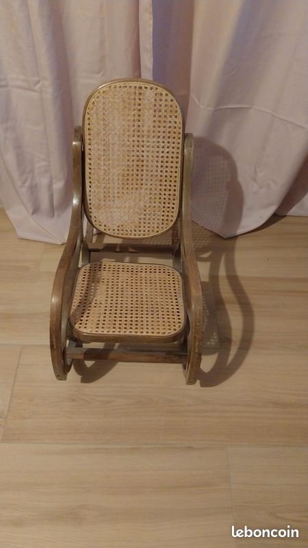 Roking chair (image 1)