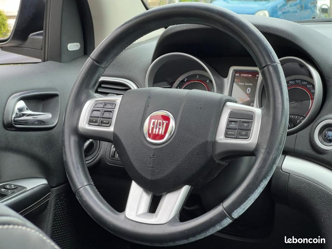 Fiat Freemont LOUNGE GPS 170 CH 4X4 BVA - HAYON ÉLECTRIQUE PACK SPORT TOIT OUVRANT (image 13)