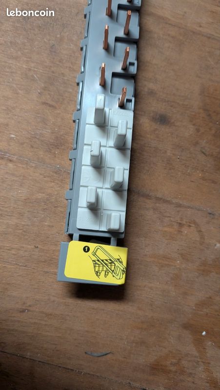 Peigne Automatique tétrapolaire - 3P+N - 12 Modules - 405201 - Legrand