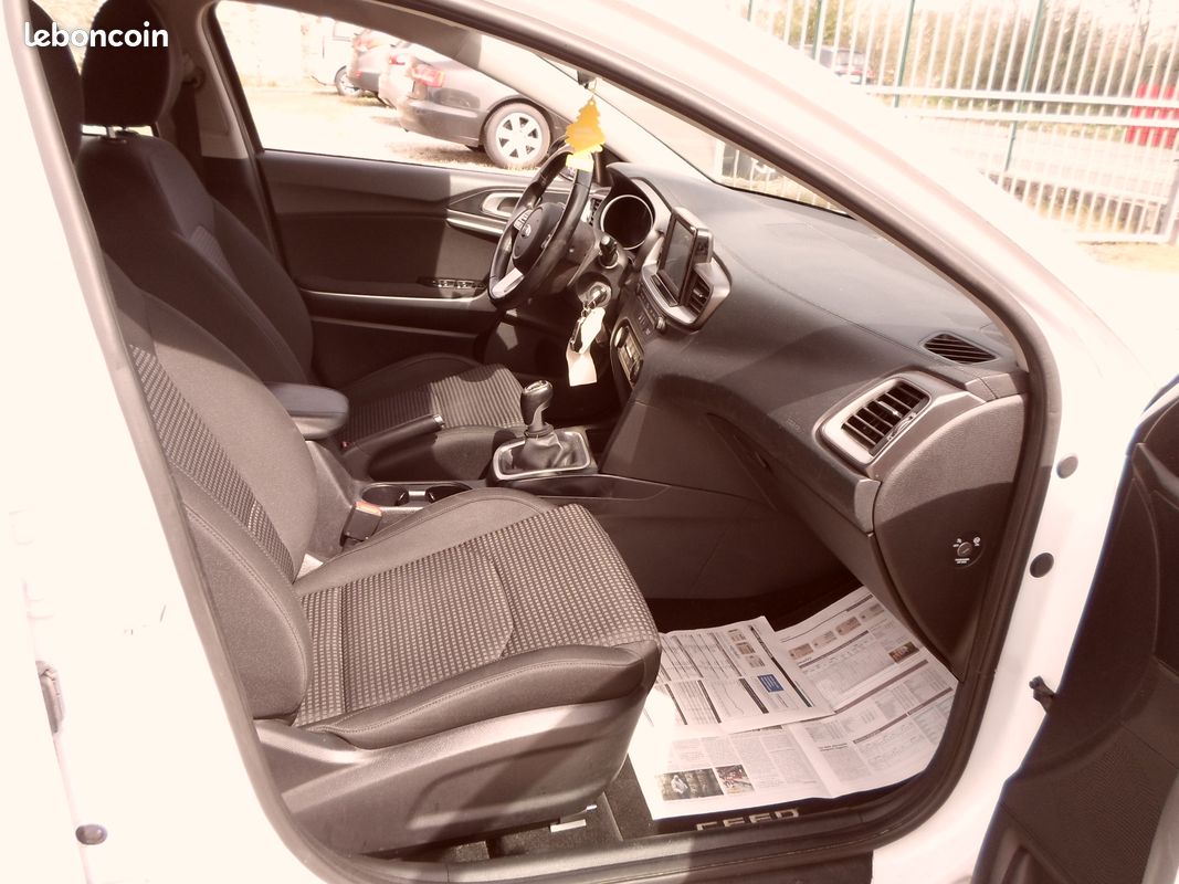 Kia ceed 1.6 crdi 115 - millésime 2019 (image 3)