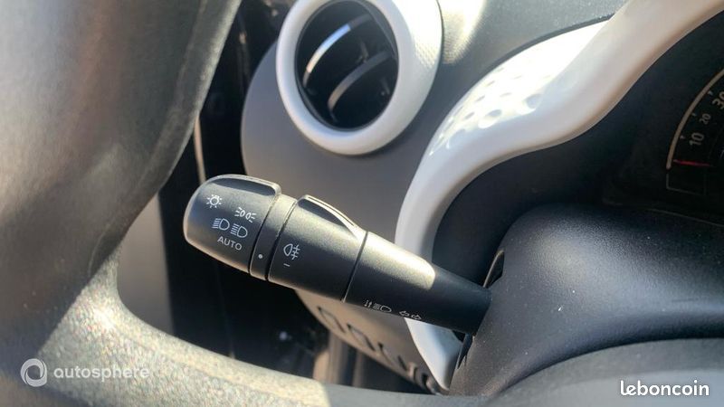 Renault Twingo 1.0 SCe 75ch Zen - 20 (image 23)
