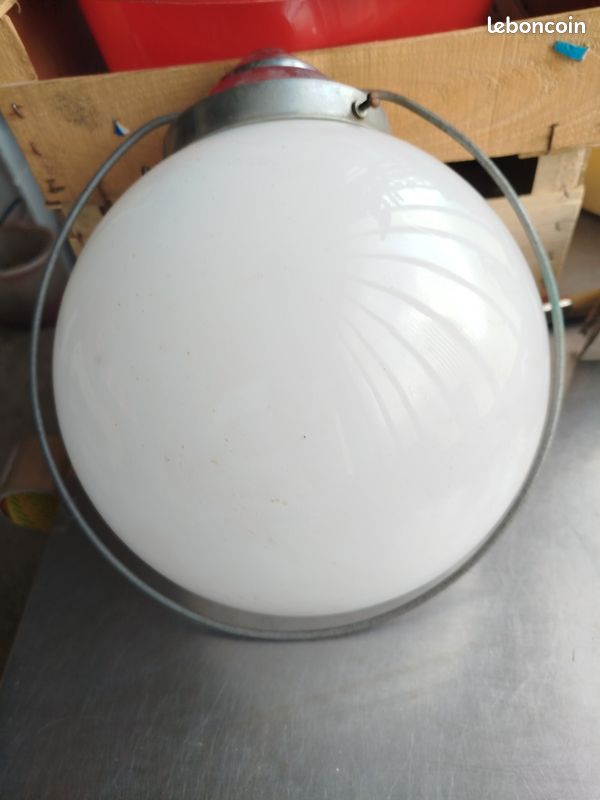 Ancienne suspension Art Déco en verre opalin blanc – Années 1930/1940 (image 11)