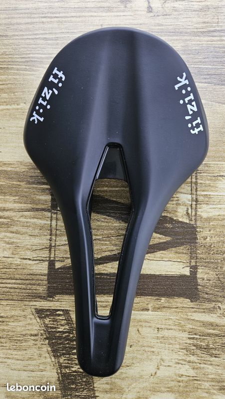 Selle Vélo Fizik Argo Tempo R5 - Largeur 150mm - Noir - Réf F1935160 - Neuf Emballé