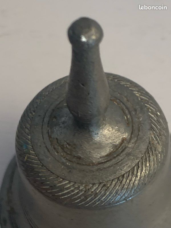 Petite cloche en étain (image 6)