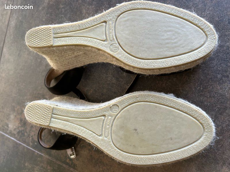 Sandales noires talons compensés (image 8)