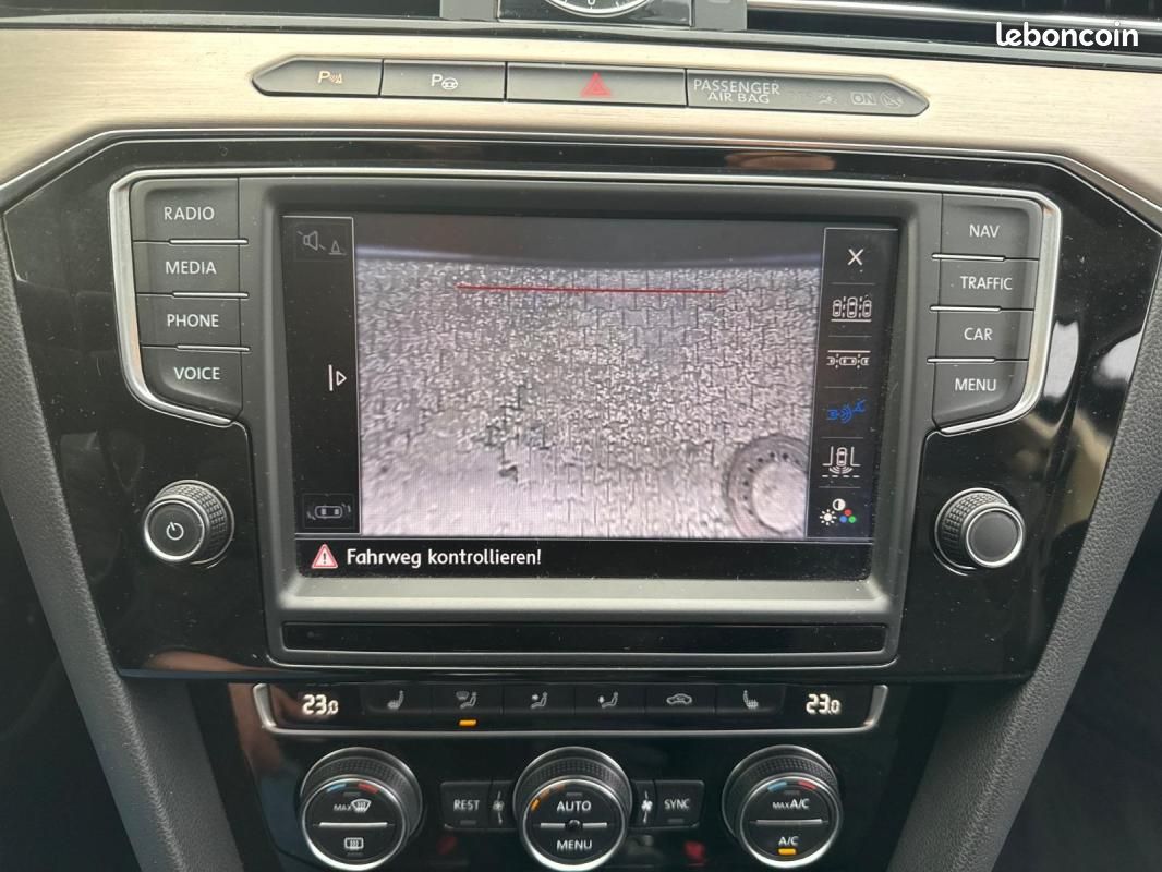 Volkswagen Passat SW Highline 1.4 TSI 150 ch / Virtual Cockpit Toit panoramique Caméra LED (image 26)
