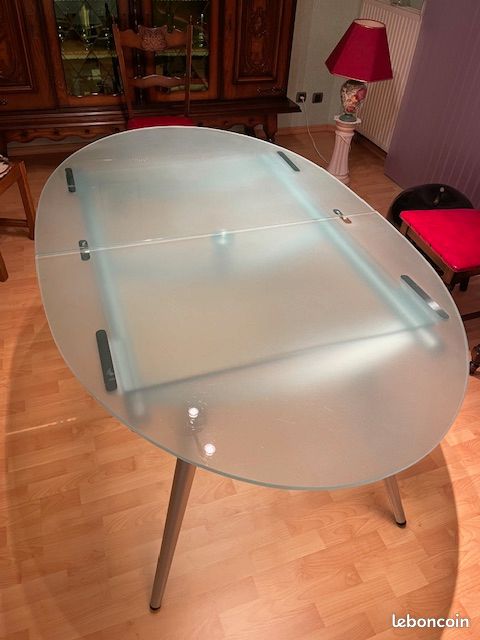 Table en verre (image 1)