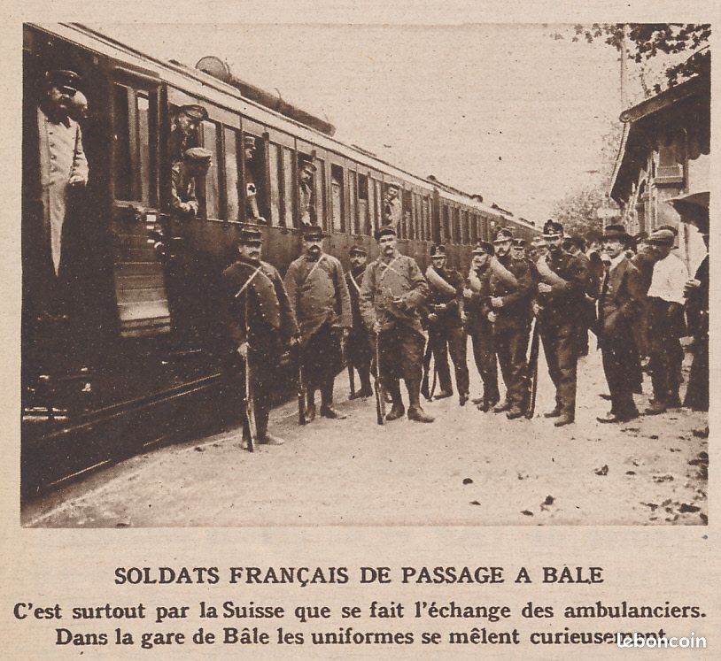 Guerre 14-18 : Bâle (Suisse), Soldats français dans la gare ou les uniformes se mêlent curieusement (image 1)