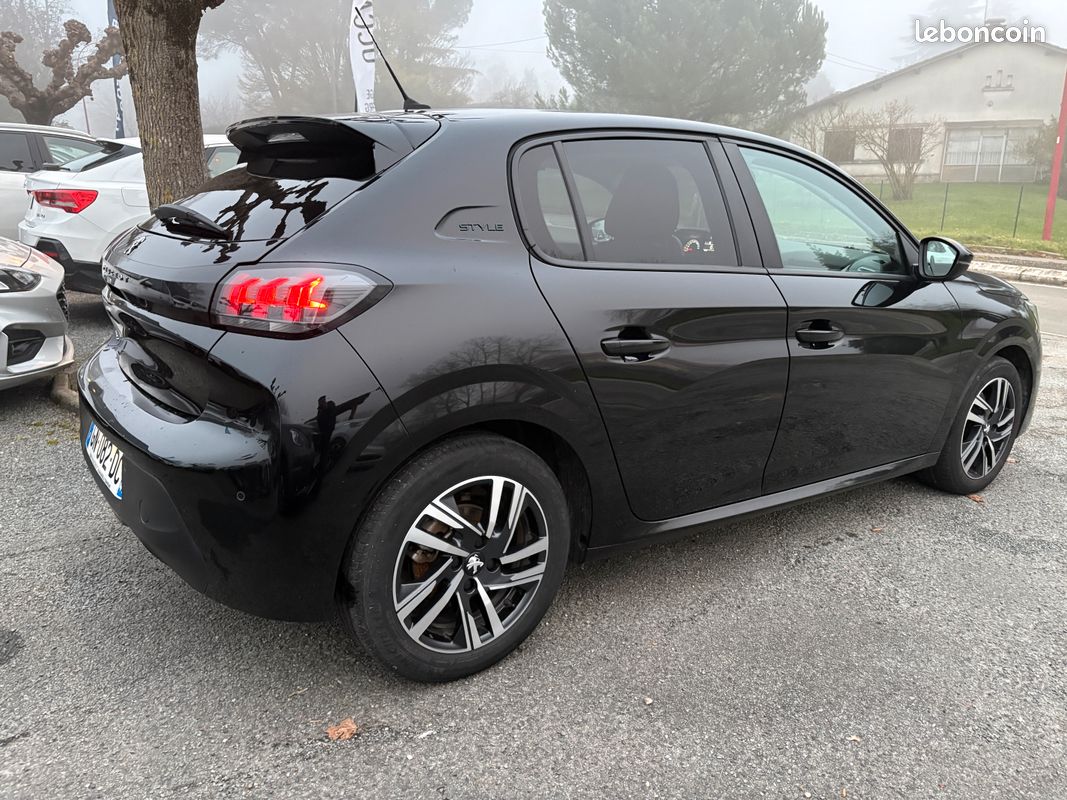 208 hdi 100cv style noire (image 4)
