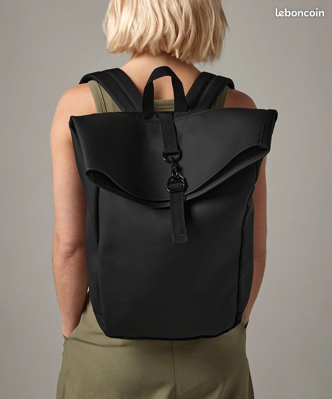 Sac à dos de coursier imperméable noir mat (image 1)