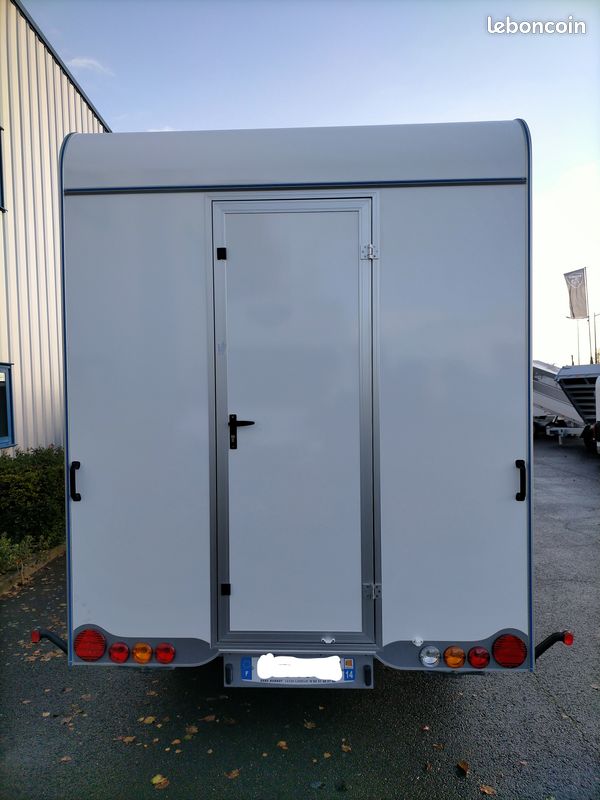 Disponible : Remorque foodtruck à aménager, tractable sans permis E (image 3)