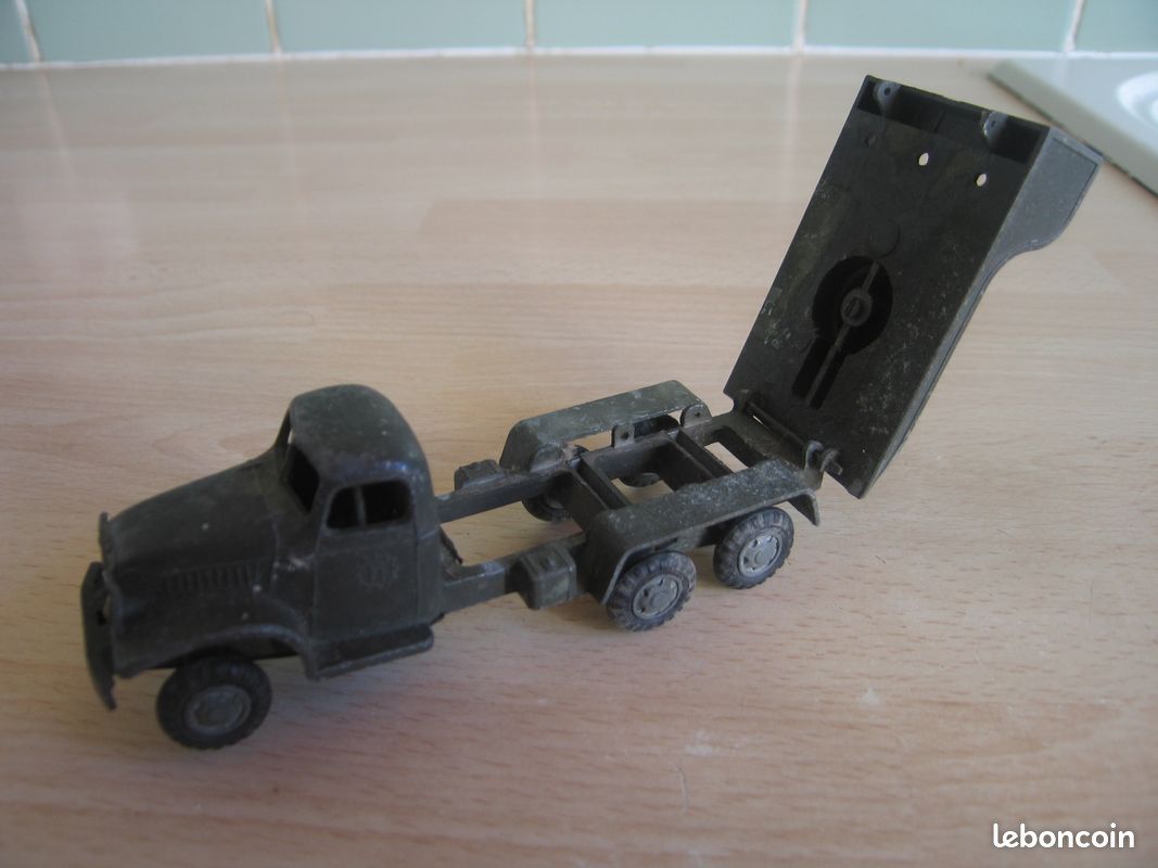 Dinky Toys 823 – GMC Citerne Militaire Avec Conducteur – Version N2 – 1:43 – Métal
