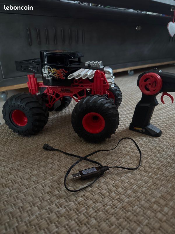 MONDO Hot Wheels Motors – Camion RC 2 En 1 Avec Remorque Extensible Et Voiture à Friction – 32 Cm – Dès 3 Ans