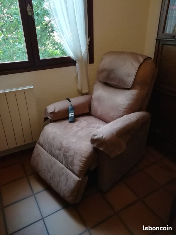 Fauteuil médicalisé (image 1)