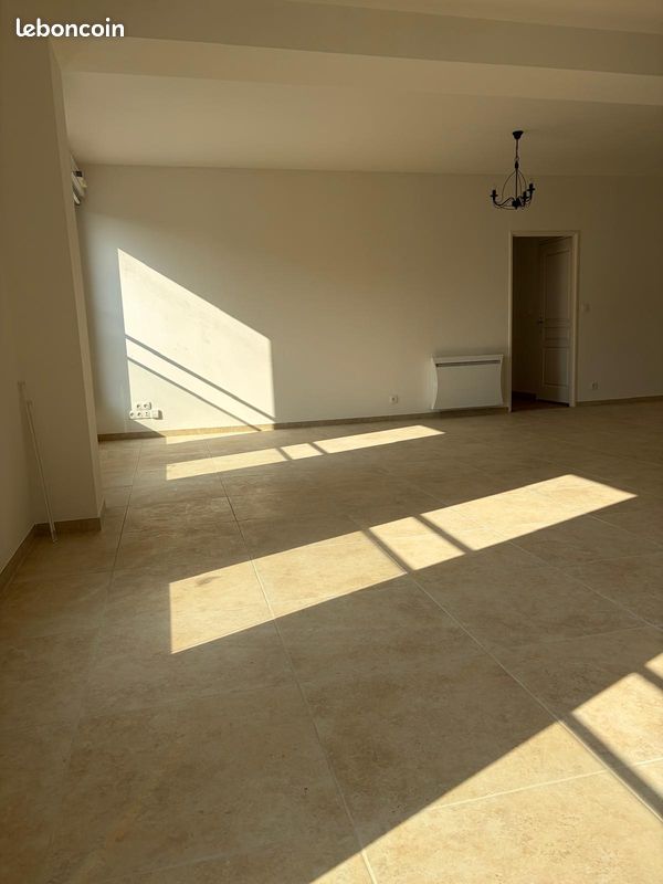 Appartement 5 pièces 117 m² · à Châtellerault · 117 m² · 930 €