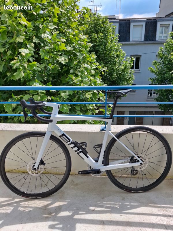 Vélo de route BMC SLR 01 TWO – État neuf – 2024 (image 3)