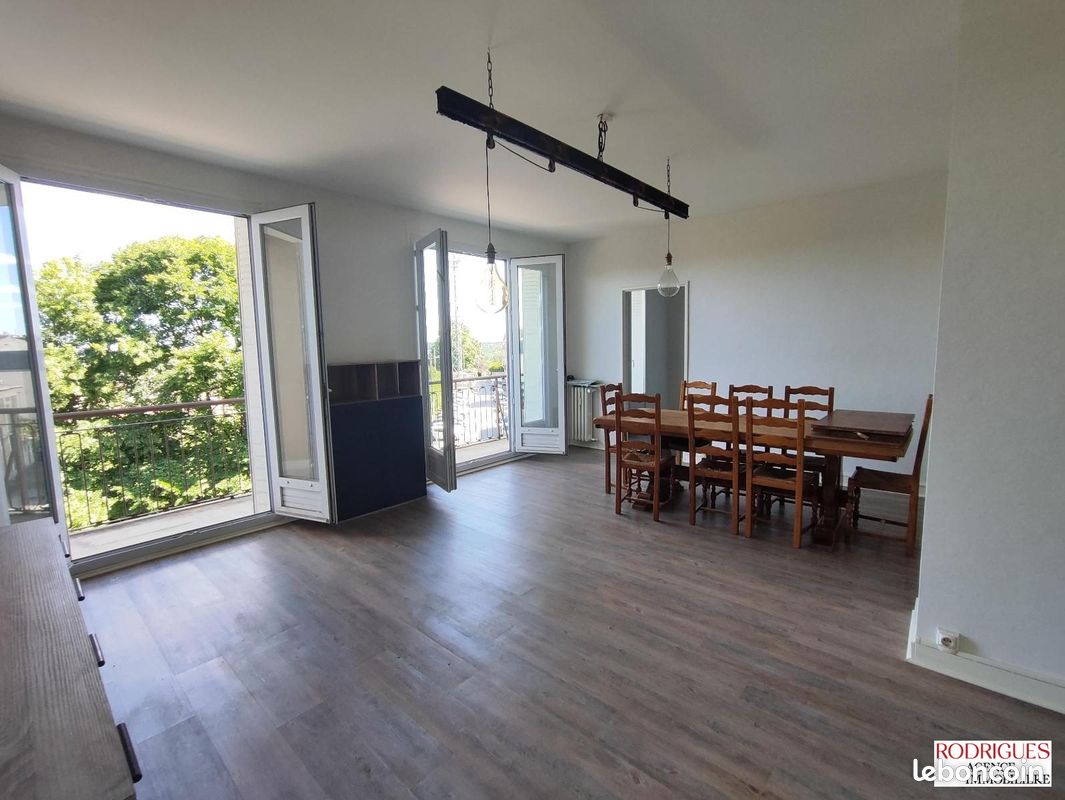 Appartement 4 pièces 98 m² · à Poitiers · 98 m² · 950 €